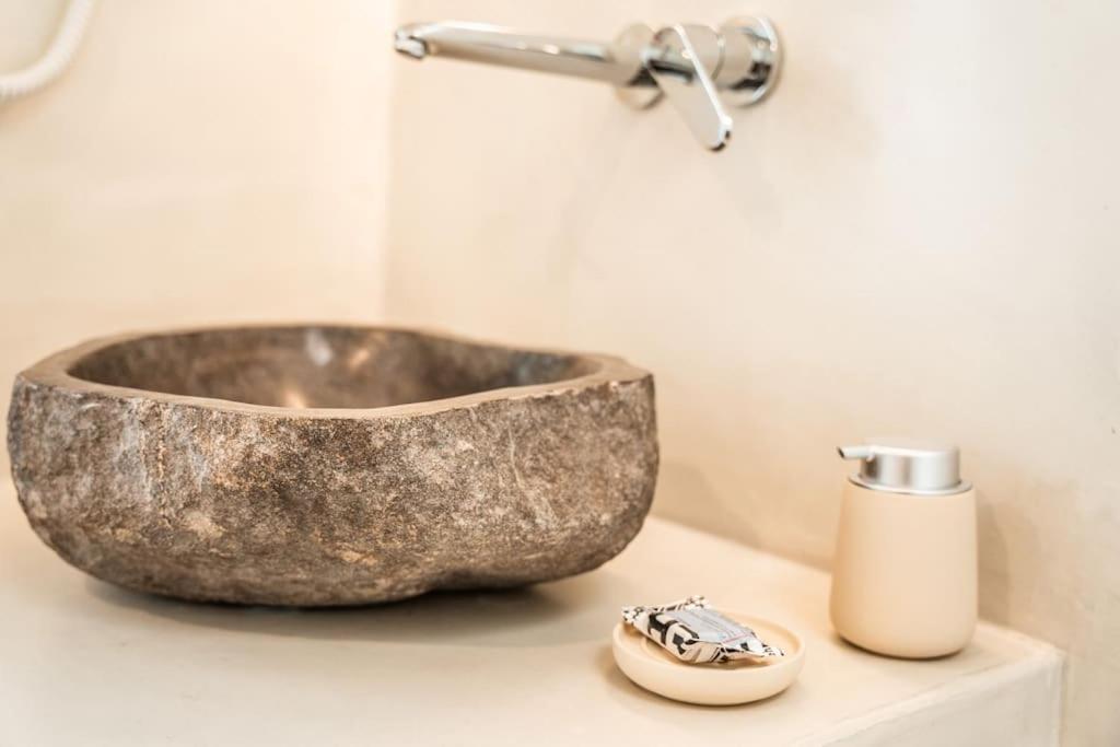 Вилла Akri Santorini With Heated Jacuzzi Emporio  Экстерьер фото